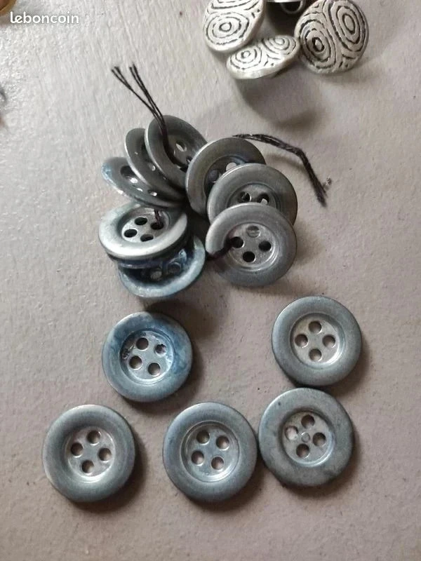 Lot de 10 boutons en métal
